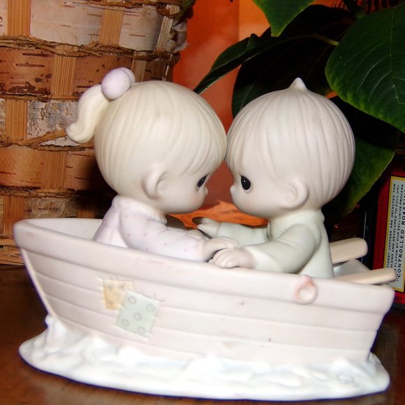 Precious Moments: "Friends Never Drift Apart" - Picture 1 of 2